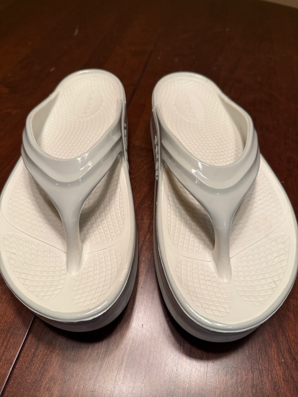 OOFOS White Platform Thong Sandals